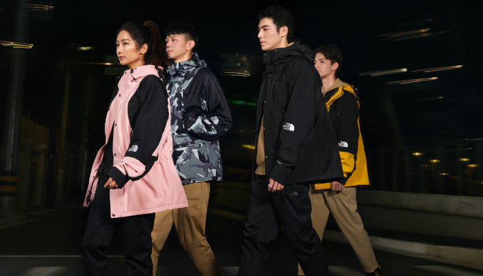 今季的MOUNTAIN LIGHT JACKET採用美國版型，寬鬆剪裁符合現今Oversize穿搭風潮。外套擁有高度防水與有效透氣功能的DryVent科技，最適合即將入秋的香港氣候；顏色部分除富個性的